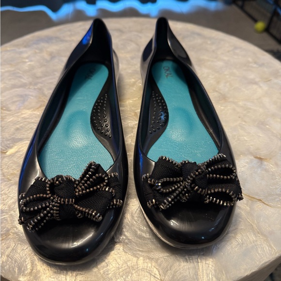 OKA b. Black Flats with Bow Accent - Picture 1 of 7